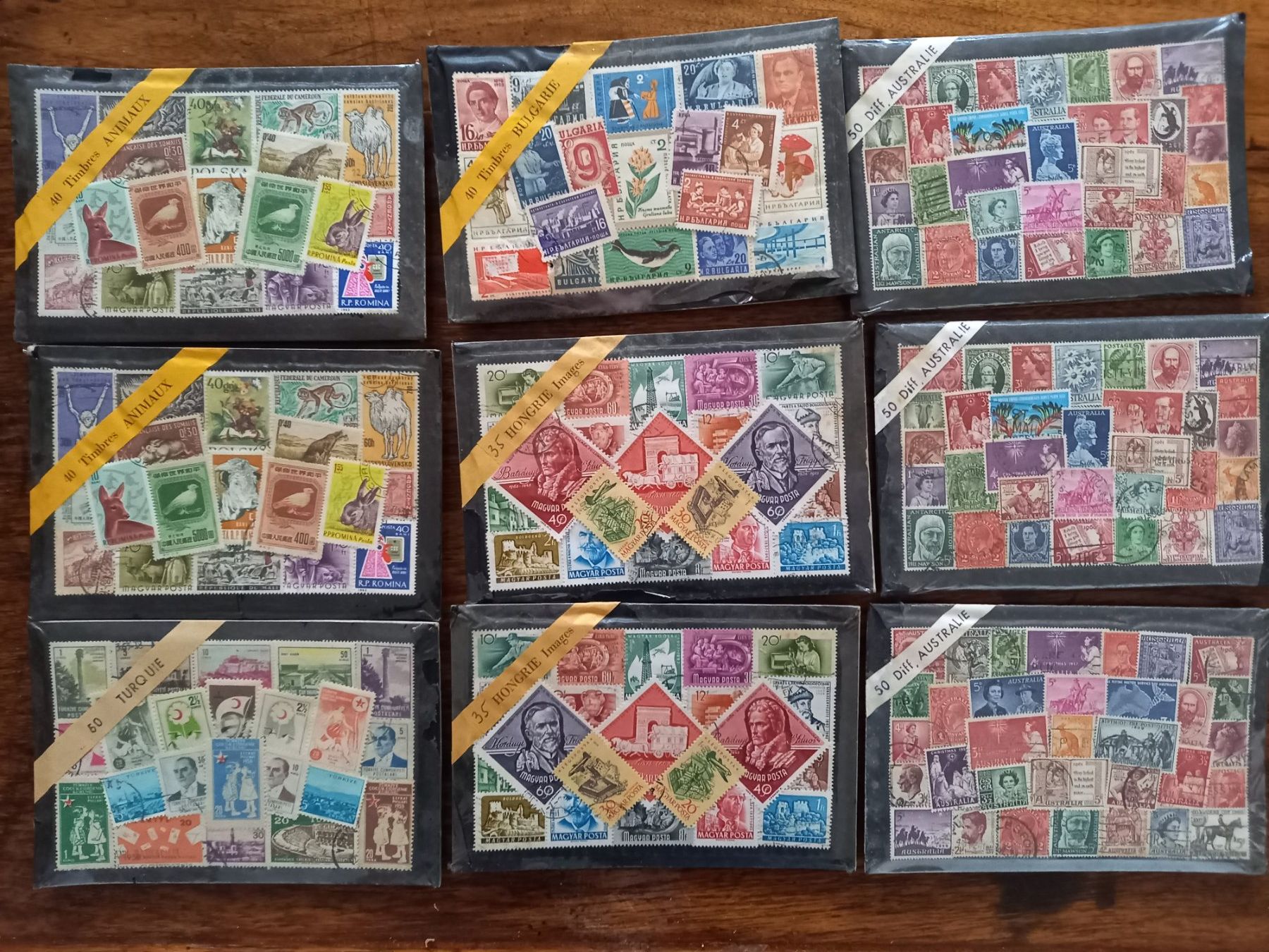 Tutti i francobolli: 9 pochettes de timbres divers oblitérés – Usato da Lausanne venduto da leneko