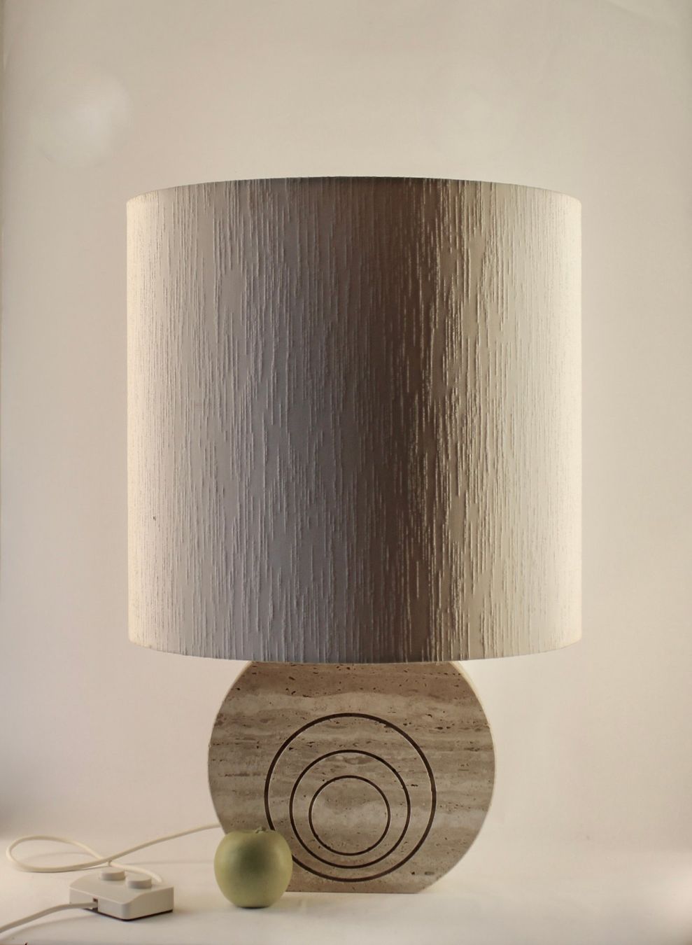 Lampen: FRATELLI MANNELLI, GROSSE TISCHLAMPE AUS TRAVERTIN. 70ER J. – Gebraucht aus Grandcour von Flowerstyle 1