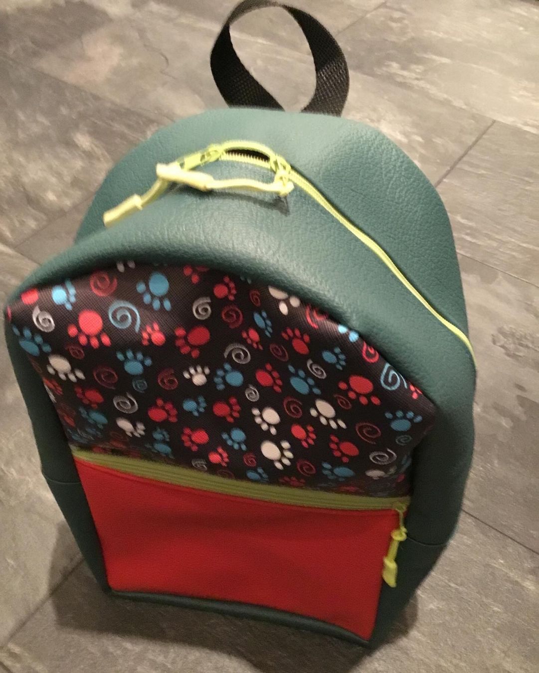 Kindertaschen: Pfotenrucksack 30x20x11 Einzelstück – Neu (gemäss Beschreibung) aus Schaffhausen von grogga
