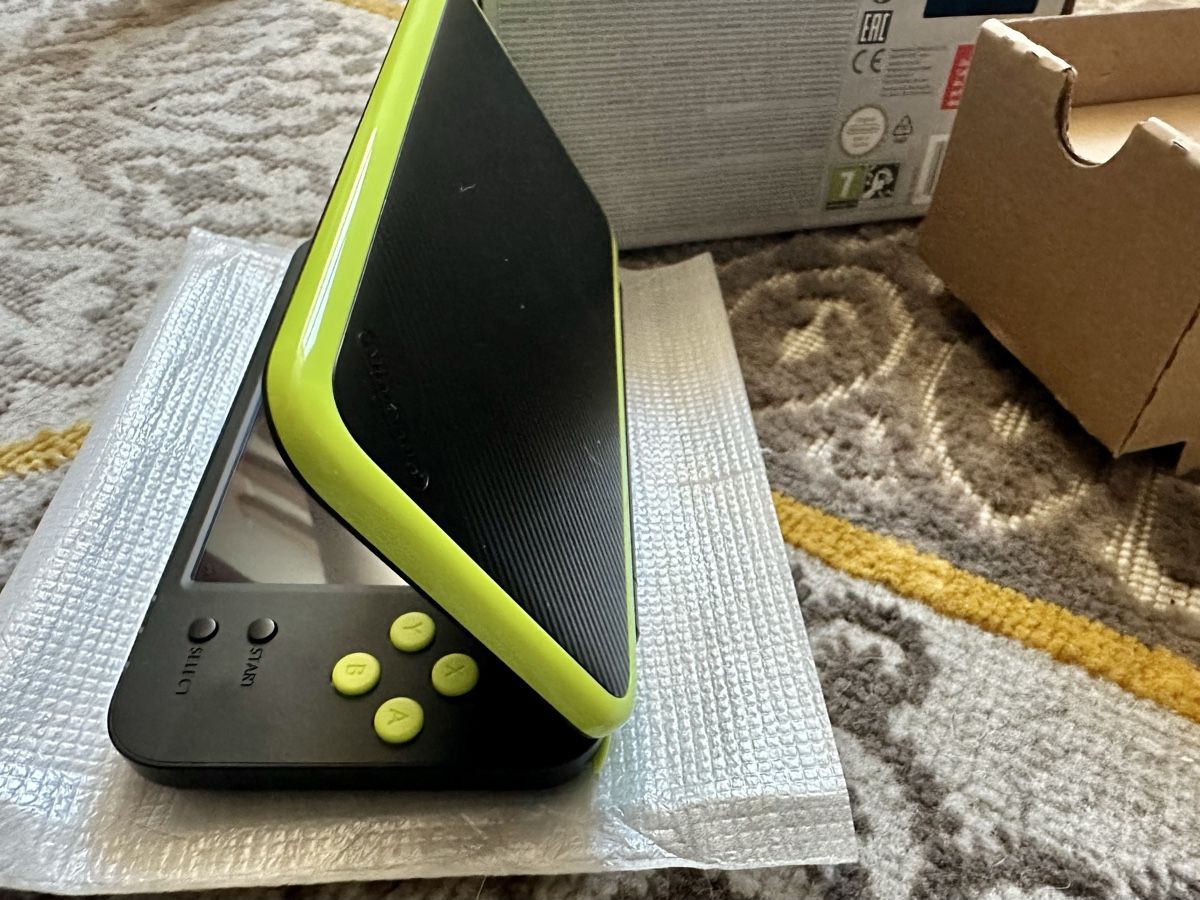 Nintendo Console: New Nintendo 2DS XL, Mario Kart 7 Bundle, Black + Lime – Nuovo (secondo la descrizione) da Islikon venduto da Porti_91 1