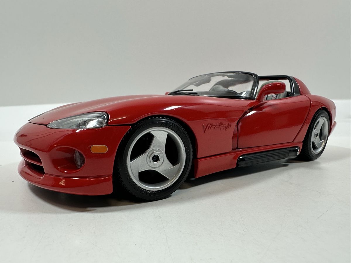 Bburago Modellautos: Dodge Viper RT/10 1:18, rot, BBURAGO – Neu (gemäss Beschreibung) aus Zofingen von rf9_x2xt