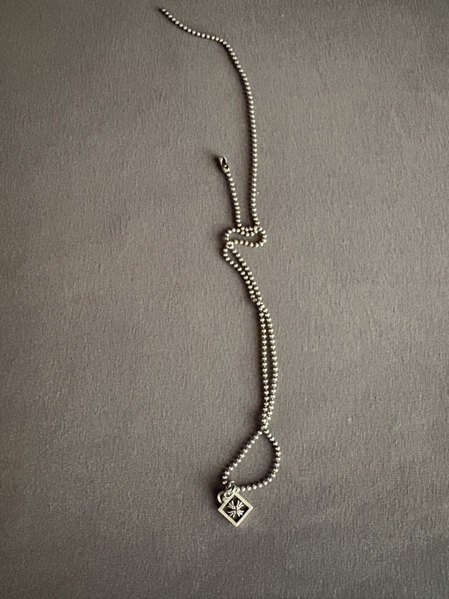 Chrome Hearts Ciondoli: Chrome Hearts framed CH plus Ruby pendant – Usato da Pratval venduto da fse_9yyv