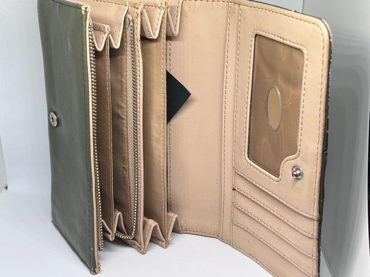 Guess Portamonete: Olive Green Guess Wallet – Usato da Giubiasco venduto da LorisVale 7