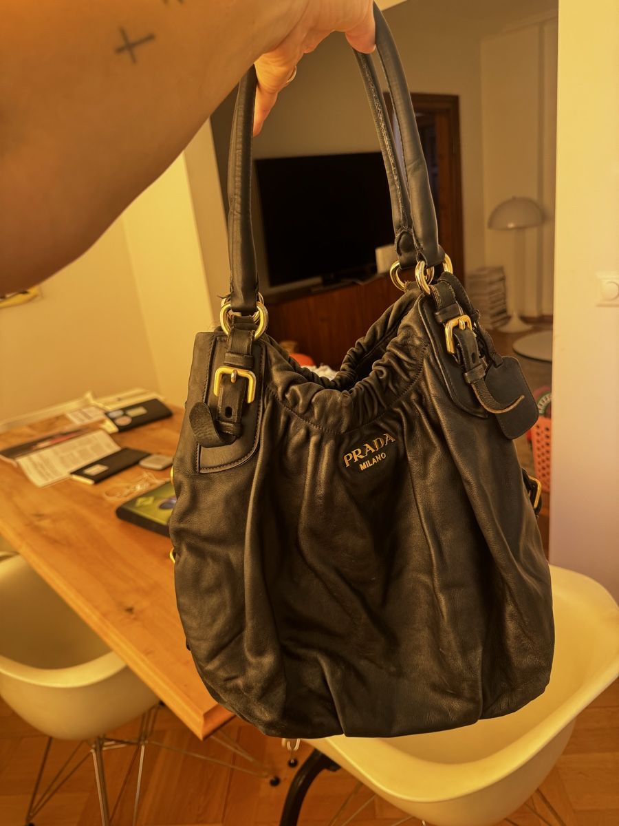 Prada Borse da donna: Schwarze Leder Prada Tasche Gold Hardware – Usato da Zürich venduto da juliajuliuscesar 6