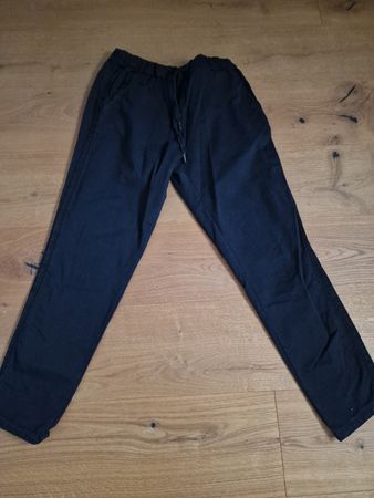 Schwarze Stoffhose, Gr. 42 bequemer Schnitt 
