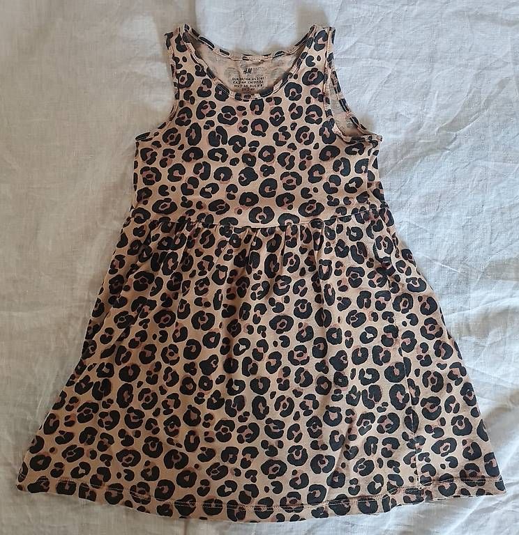 Vestiti & Gonne: Leoprint Mädchenkleid Gr. 98/104 – Usato da Baar venduto da Loimund