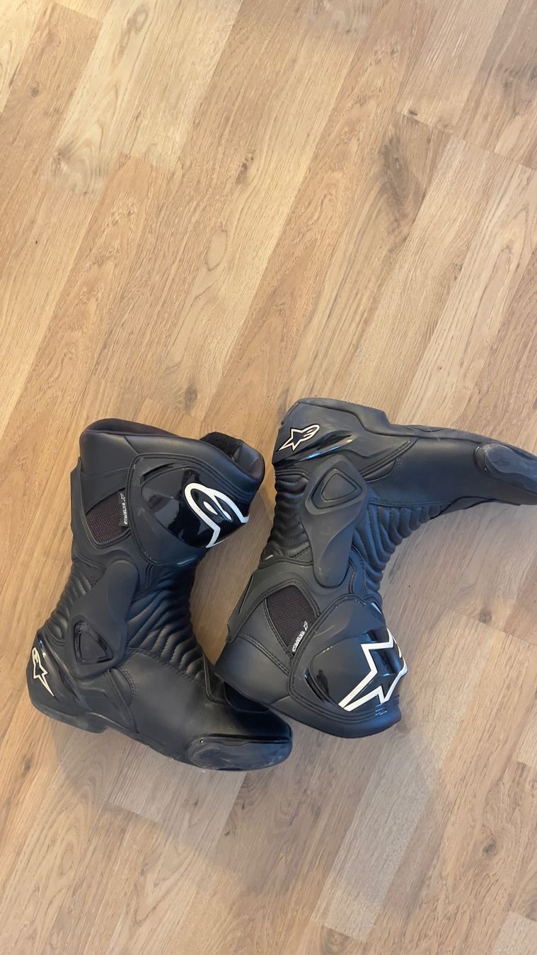 Kleiderpakete: Alpinestars Motorrad Schuhe + Hose – Gebraucht aus Netstal von lancina 2
