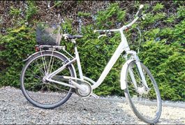 Damenvelo Velo Damenfahrrad mit Korb silber guter Zustand