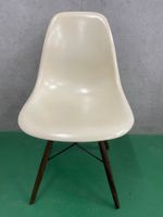 Eames Fiberglas Stuhl in parchment/beige