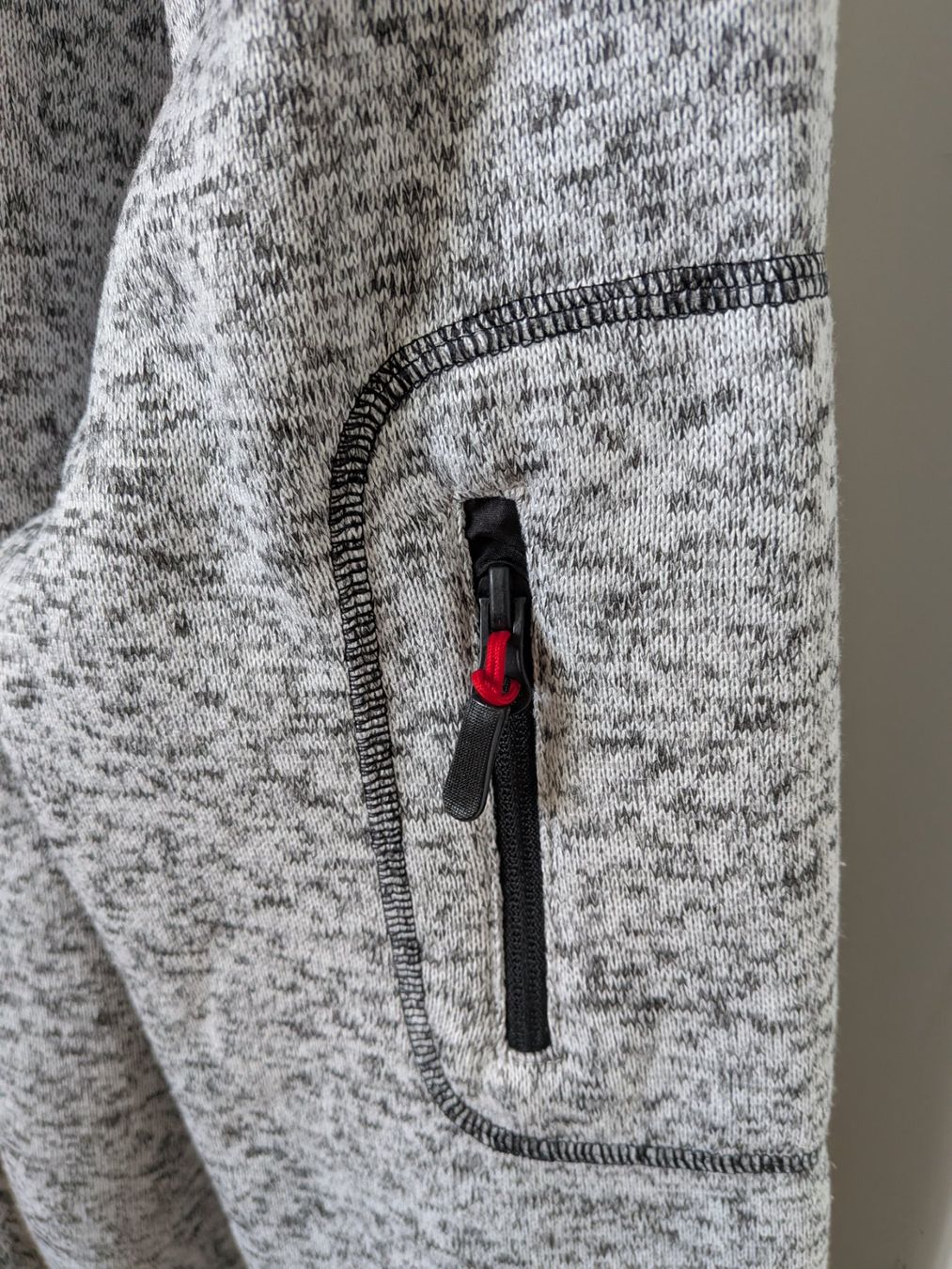 Giacche: 3XL hellgrau melierte Strickjacke mit Reissverschlüssen – Usato da St. Gallen venduto da Bisaknosp 1