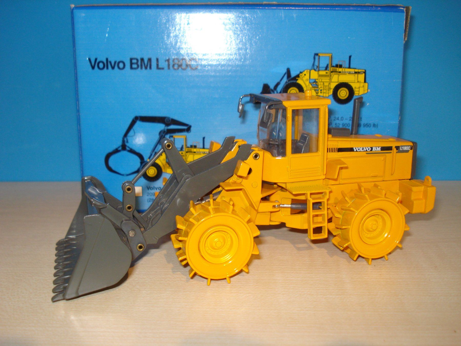 Modellbausätze & Standmodelle: VOLVO BM L 180 C Radlader / Compactor – Neu (gemäss Beschreibung) aus Mitlödi von worker04