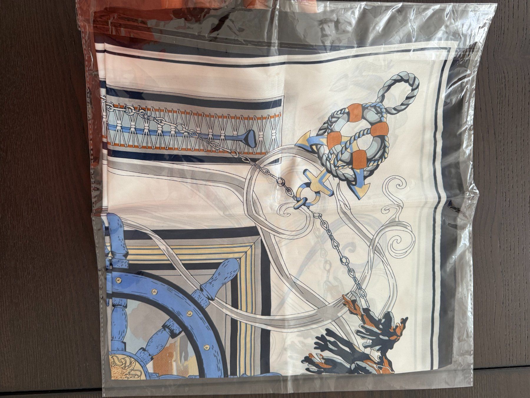 Foulard & Sciarpe: Trois foulards à vendre - Prix/U – Nuovo e nell'imballaggio originale da Le Locle venduto da tchanatakoua 6