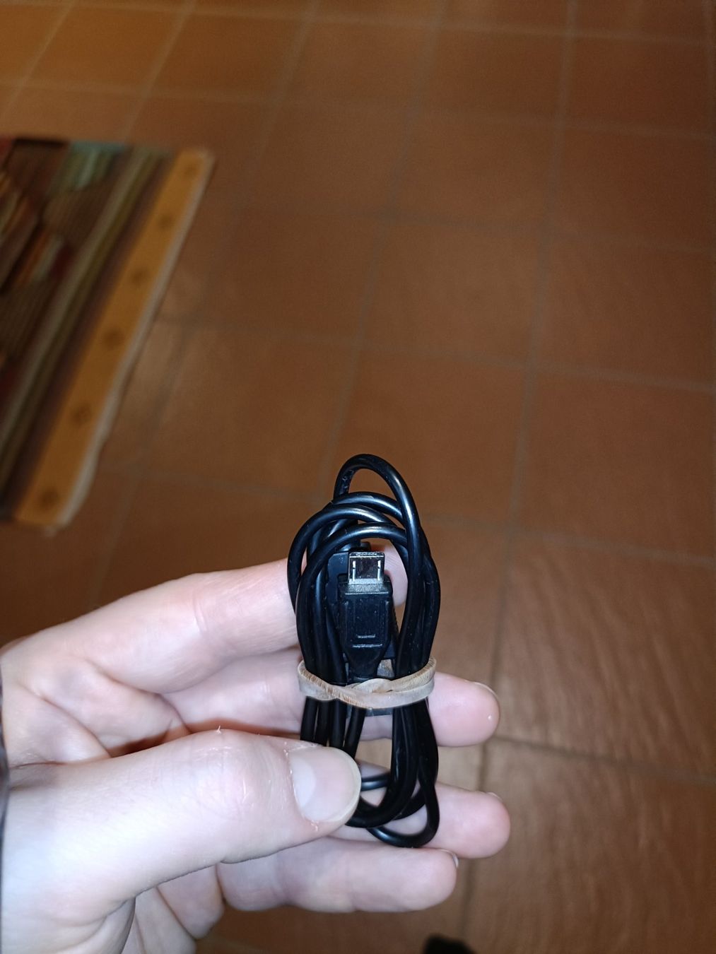 Cavi: 2x USB Micro und 1x USB A Kabel – Usato da Obfelden venduto da Kirinki