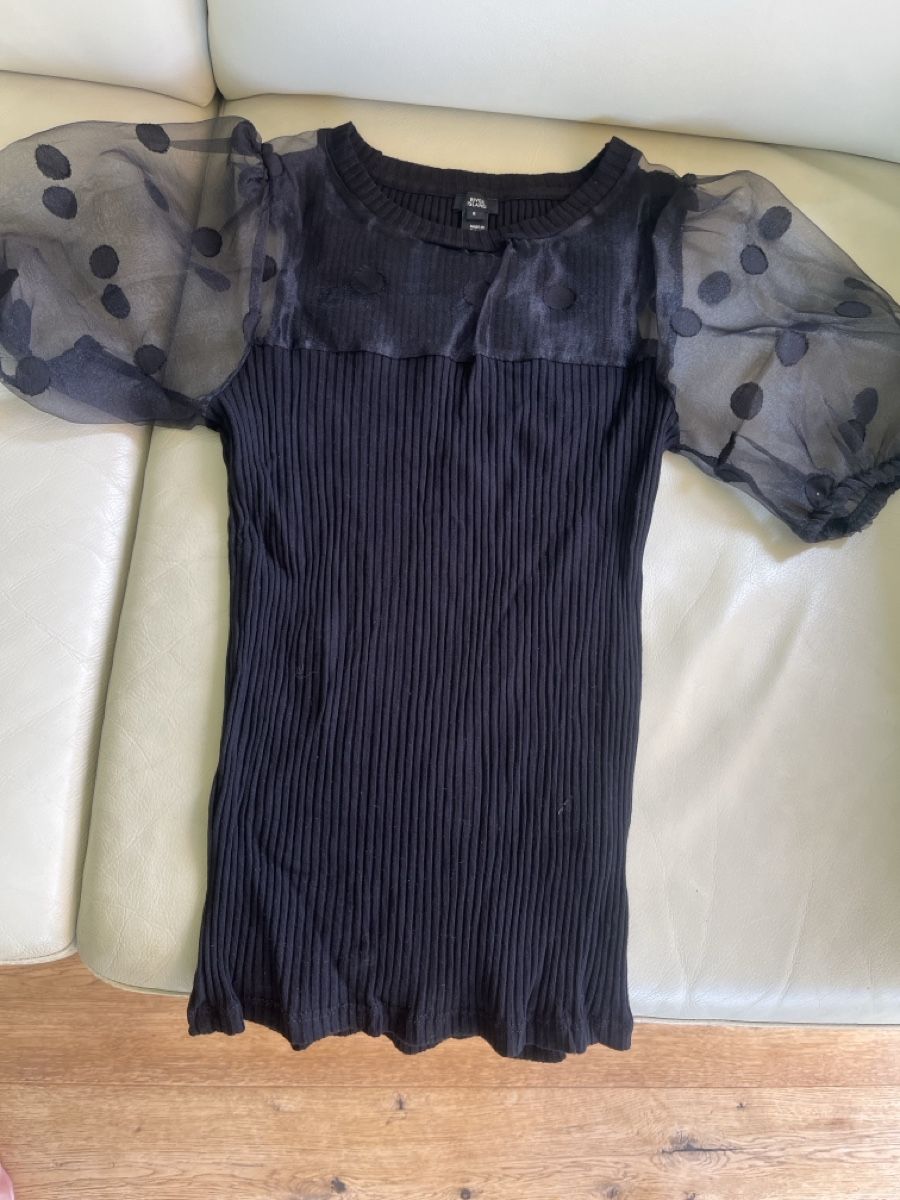 Chemisiers: Damen Pullover Schwarz Grösse S mit Puffärmeln aus Tüll – D'occasion à Effretikon par erbaeff