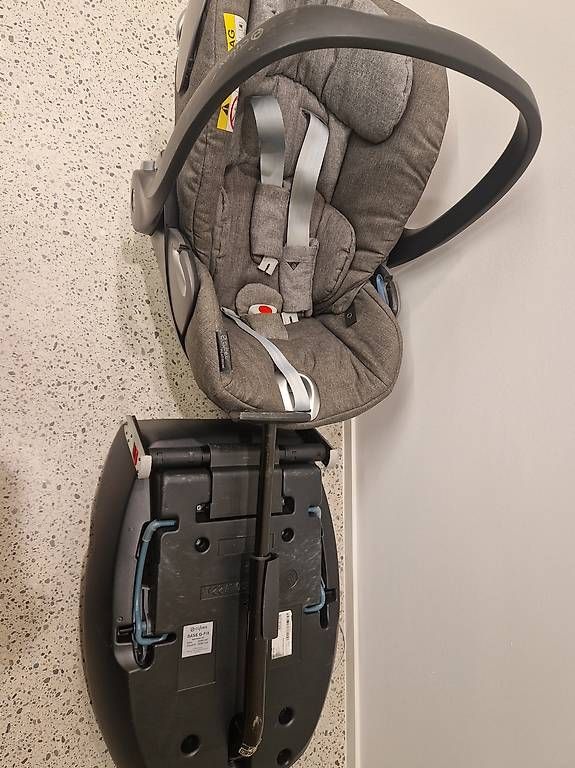 Seggiolini per auto: Cybex Maxikosi mit Station – Usato da Weinfelden venduto da and_5rxf