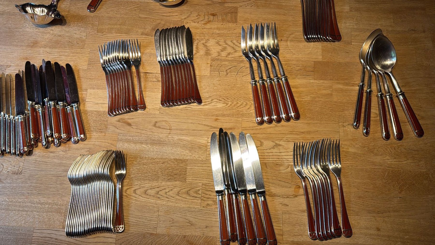 Christofle Geschirrsets: Christofle 127-Piece Silverware Set – Pristine Condition – Gebraucht aus Grund b. Gstaad von ReLuxe 4