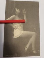AK Foto Akt Frau um  Erotik Zigarette B1
