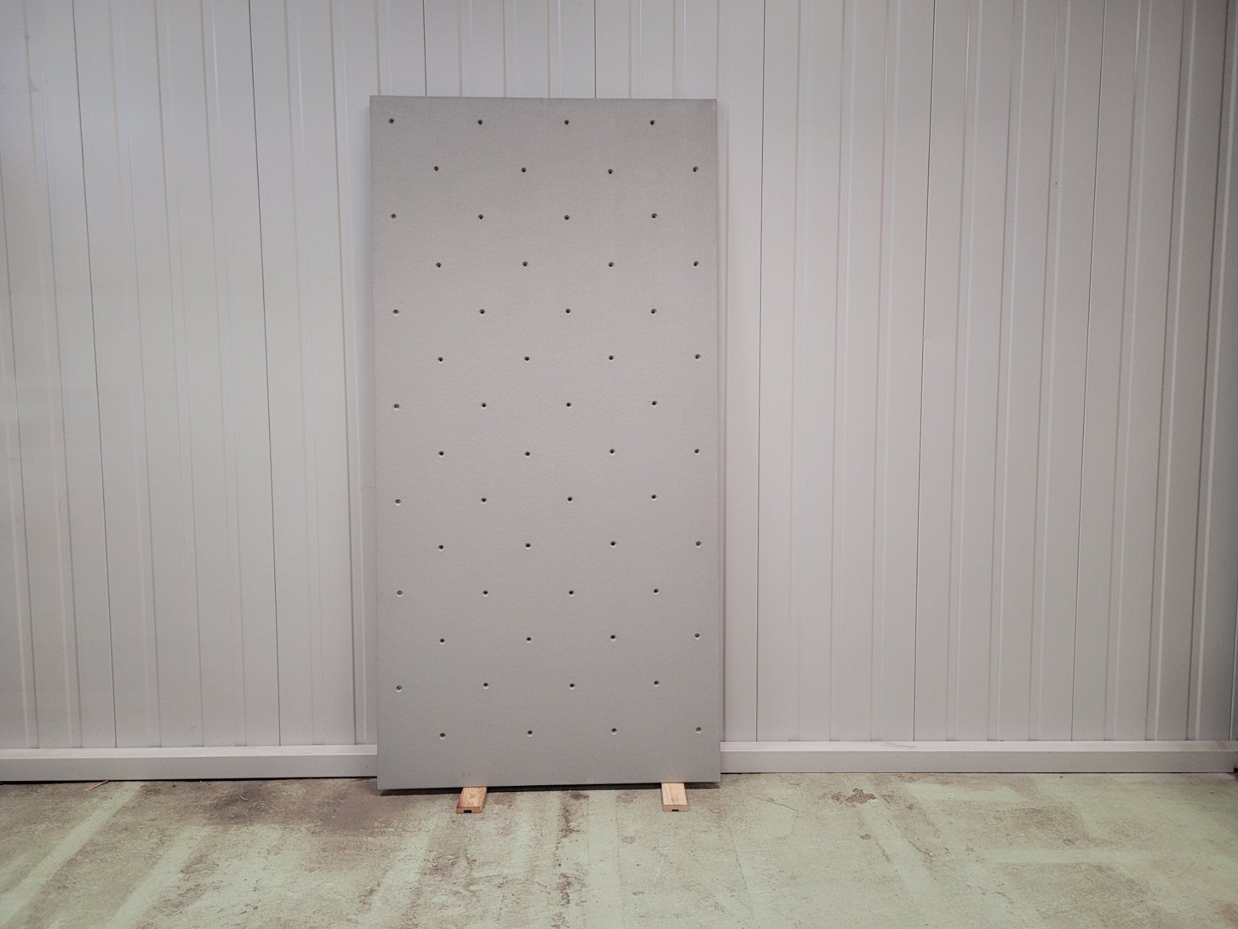 Kletterwände & Klettergriffe: Kletter- oder Boulderwand (2 Platten) mit Klettergriffen – Neu (gemäss Beschreibung) aus Frauenfeld von