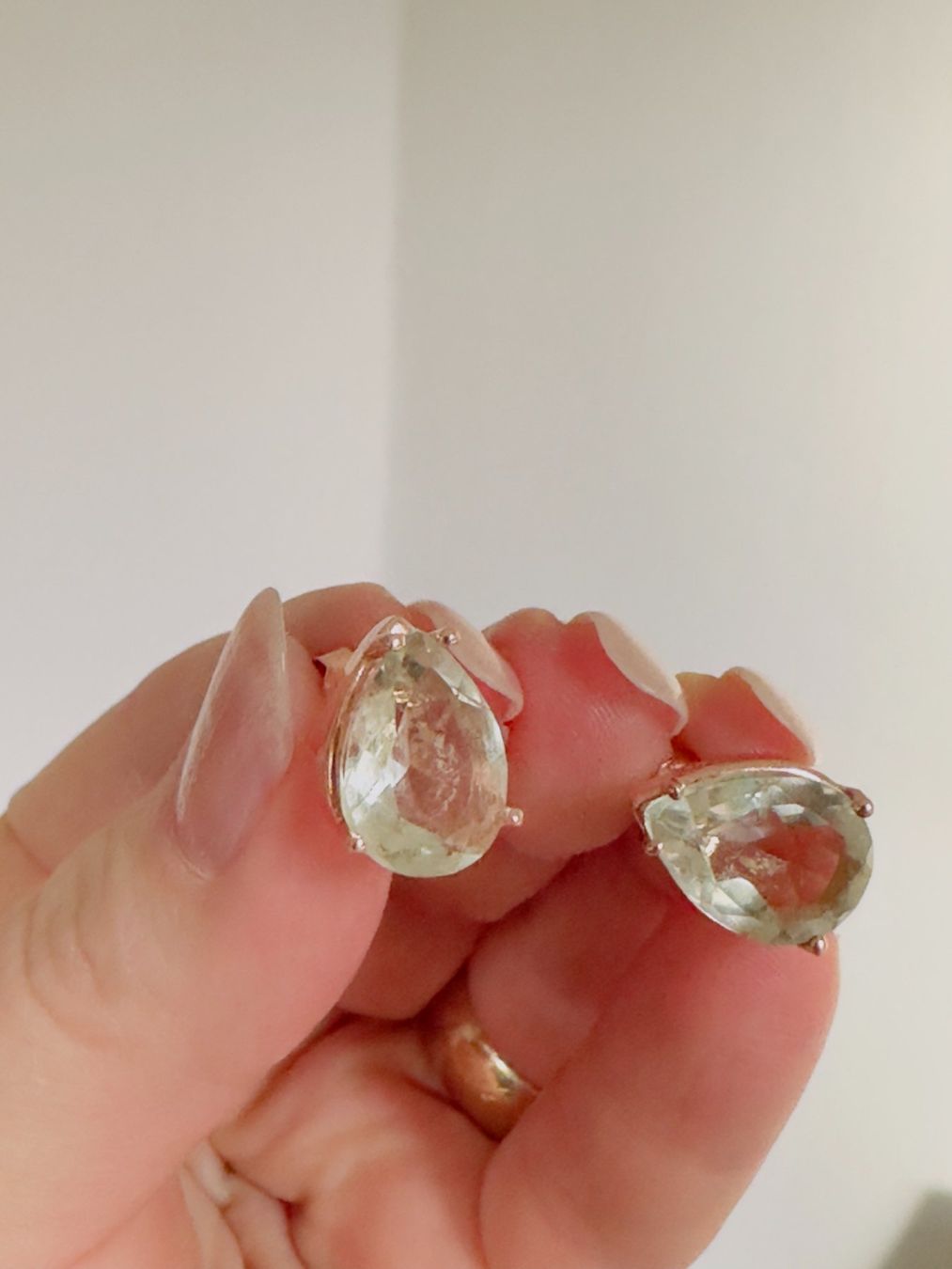 Orecchini pendenti & Orecchini a lobo: Peridot earrings – Nuovo e nell'imballaggio originale da Genève venduto da AGBERG 1