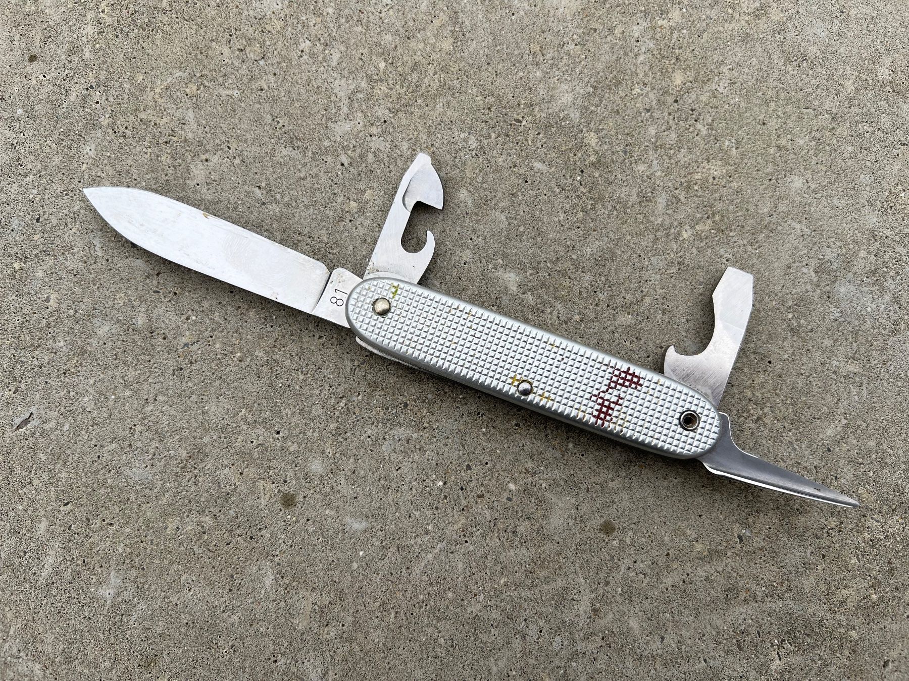 Schweizer Armee Taschenmesser: Victorinox Military Sackmesser 81 – Gebraucht aus Frauenfeld von dilili 4
