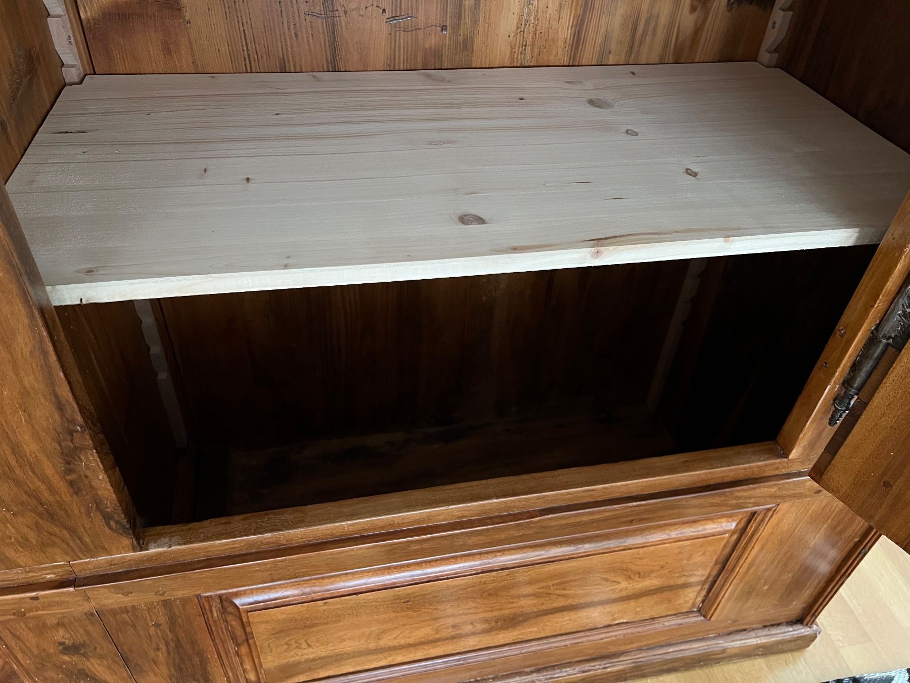 Schränke: Wunderschöner antiker Nussbaum-Schrank ca.1780, restauriert – Gebraucht aus Steckborn von rboelsterli 7