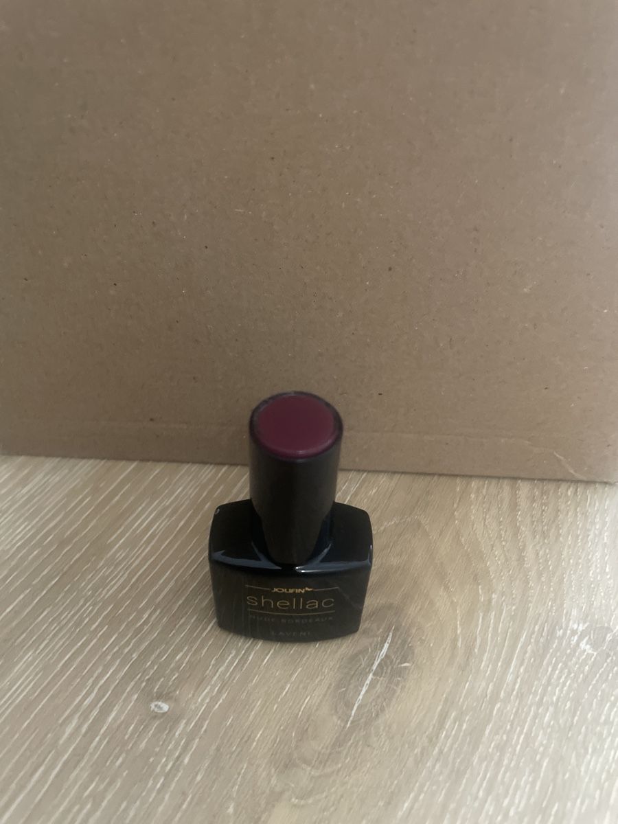 Smalto per unghie: Jolifin Laveni Shellac – Usato da Jonschwil venduto da sab_5gmn