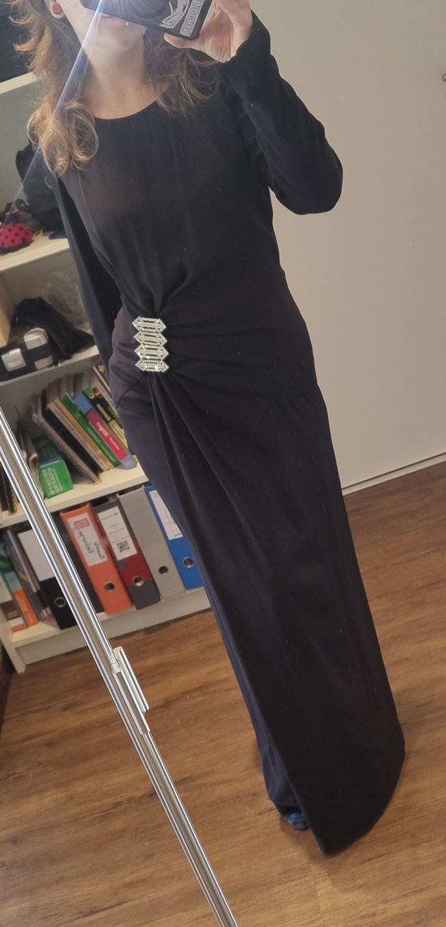 Kleider: Elegantes schwarzes Abendkleid Grösse 38/40 – Gebraucht aus Läufelfingen von leu_7snk