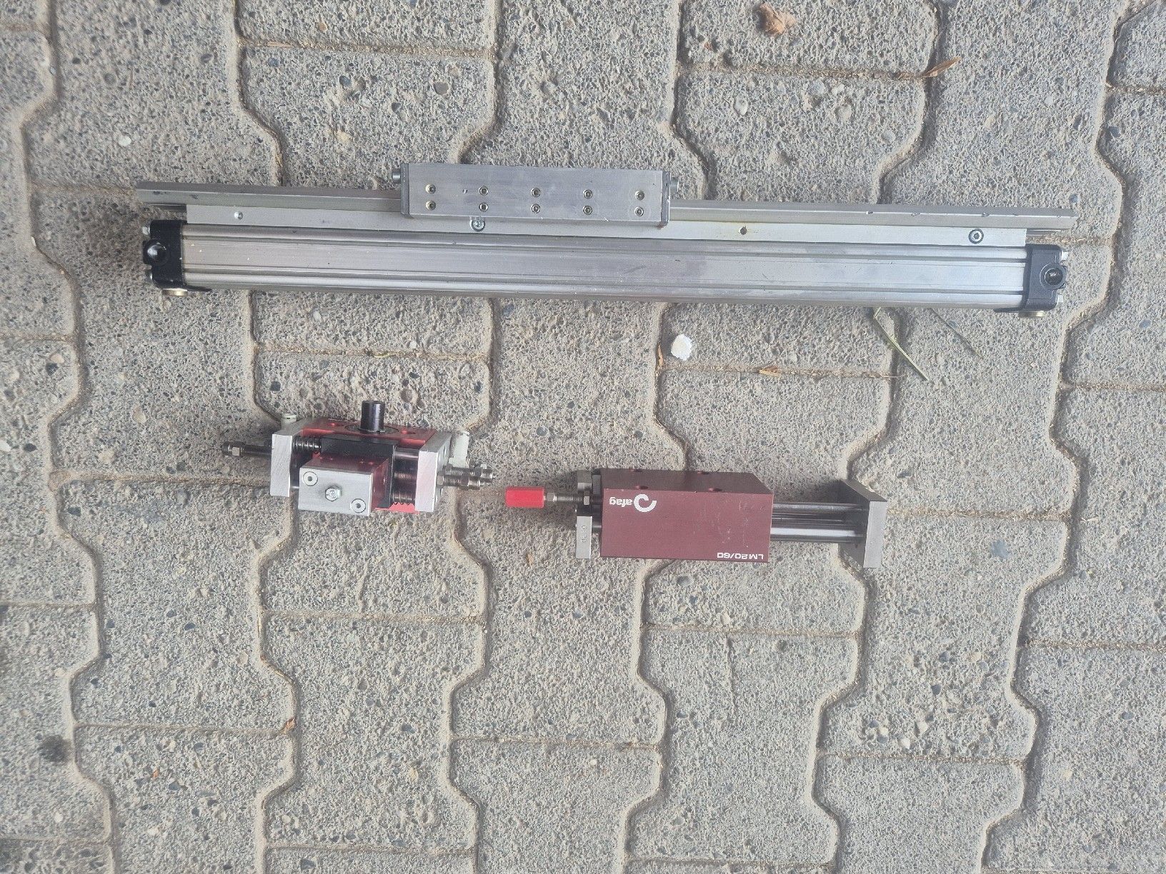 Festo Altri prodotti elettronici: Festo Pneumatik Ventile und Zylinder – Usato da Röthenbach i. E. venduto da 3538ScaniaR420 8