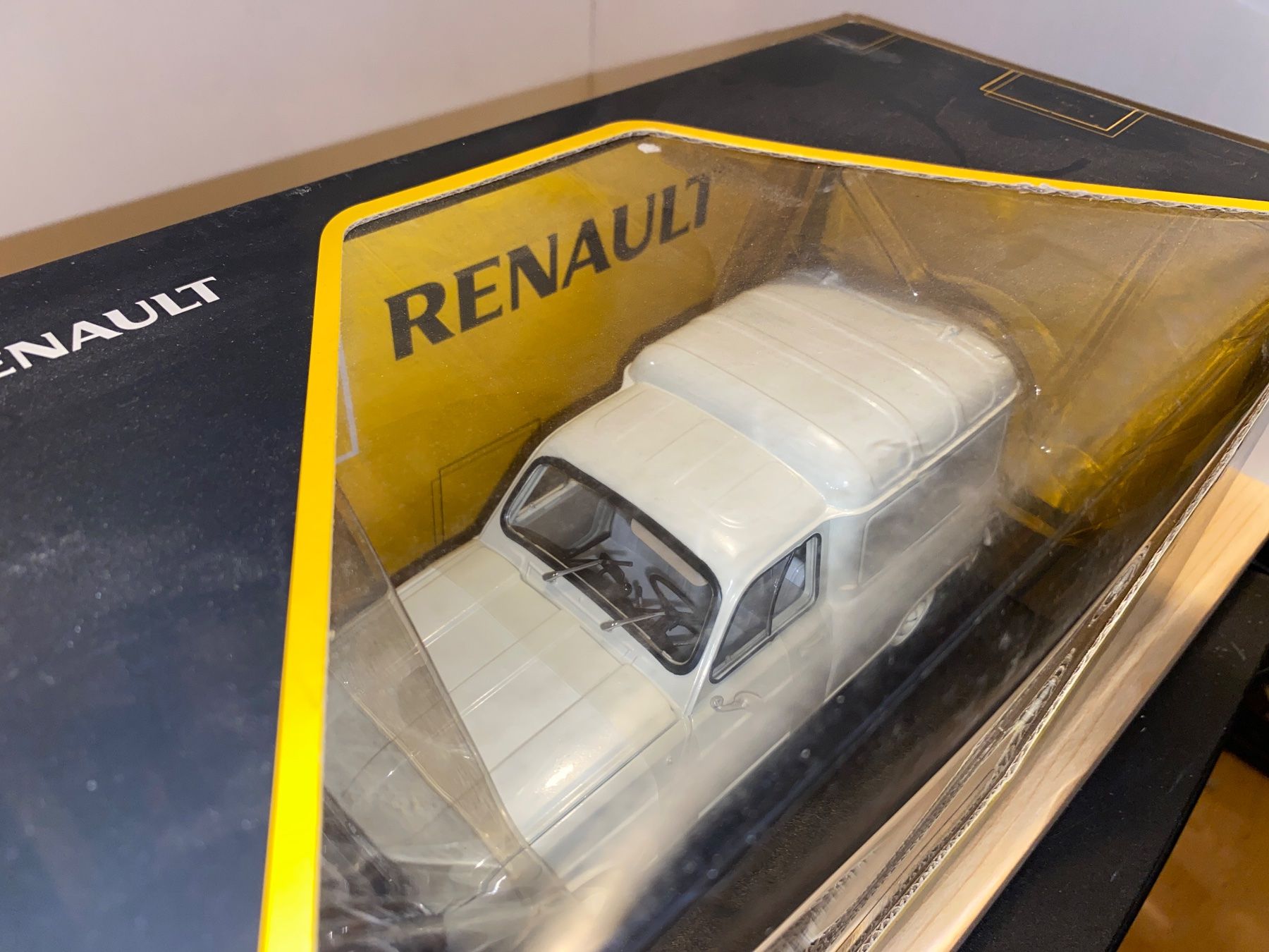 Renault Modellini d'auto: Renault 4 fourgonette 1/18 Norev, no Solido – Nuovo (secondo la descrizione) da Wohlen AG venduto da PrivatSammlung 2
