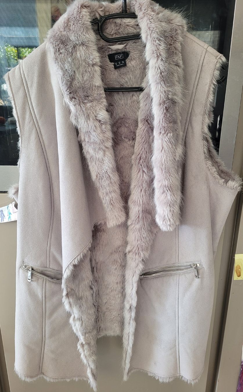 Jacken: gilet finta pelliccia 48 – Gebraucht aus Giubiasco von A.B00 4
