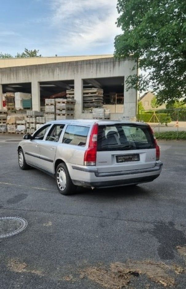 Volvo Automobili: Volvo V70 2.4T Neu MFK & Service – Usato da Uster venduto da Loro_ 2