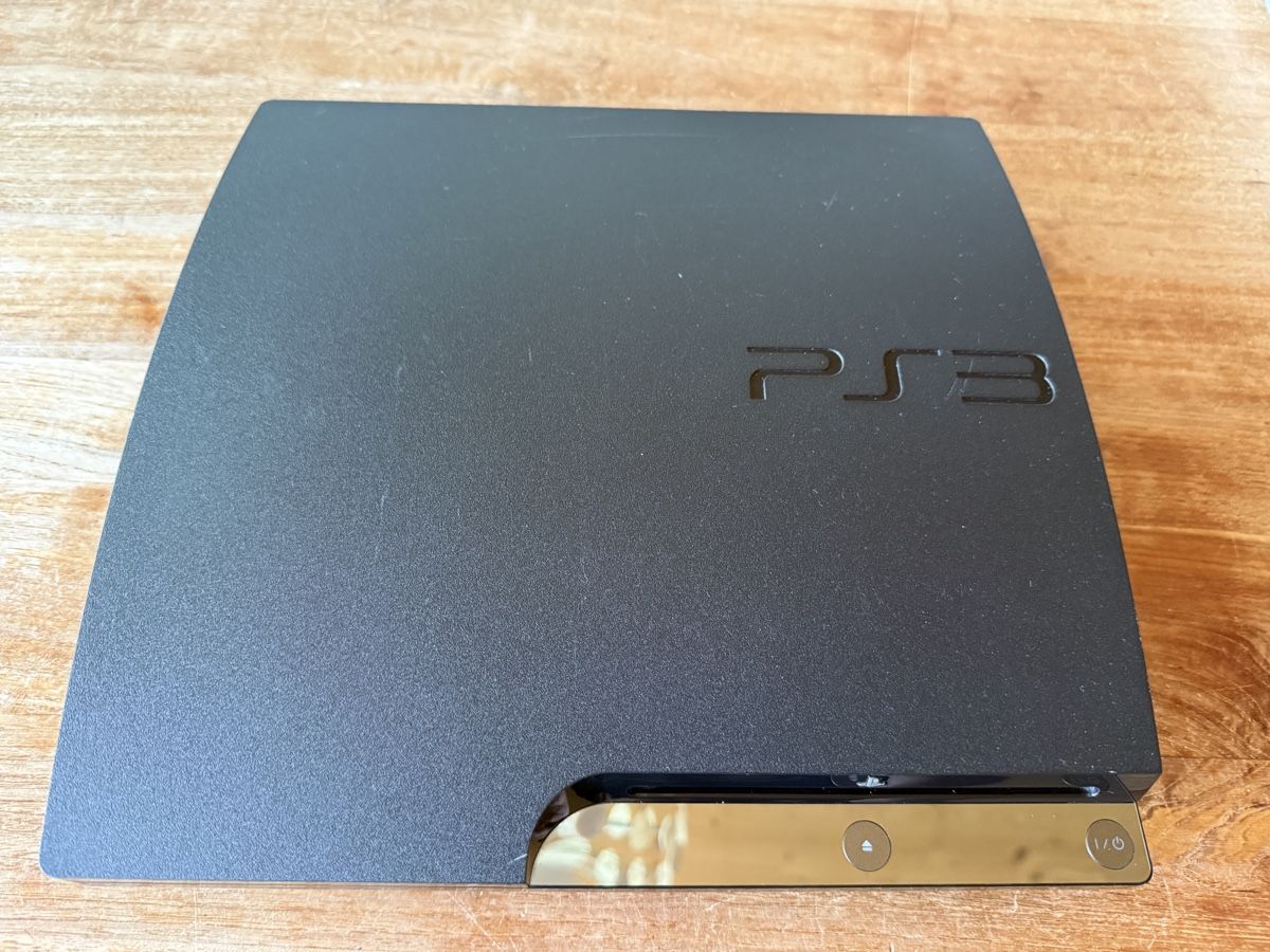 Sony Konsolen: Sony PS3 Slim 160GB + 3 Controller + Buzz!Buzzer + 13 Spiele – Gebraucht aus Koppigen von Baumberger123 1