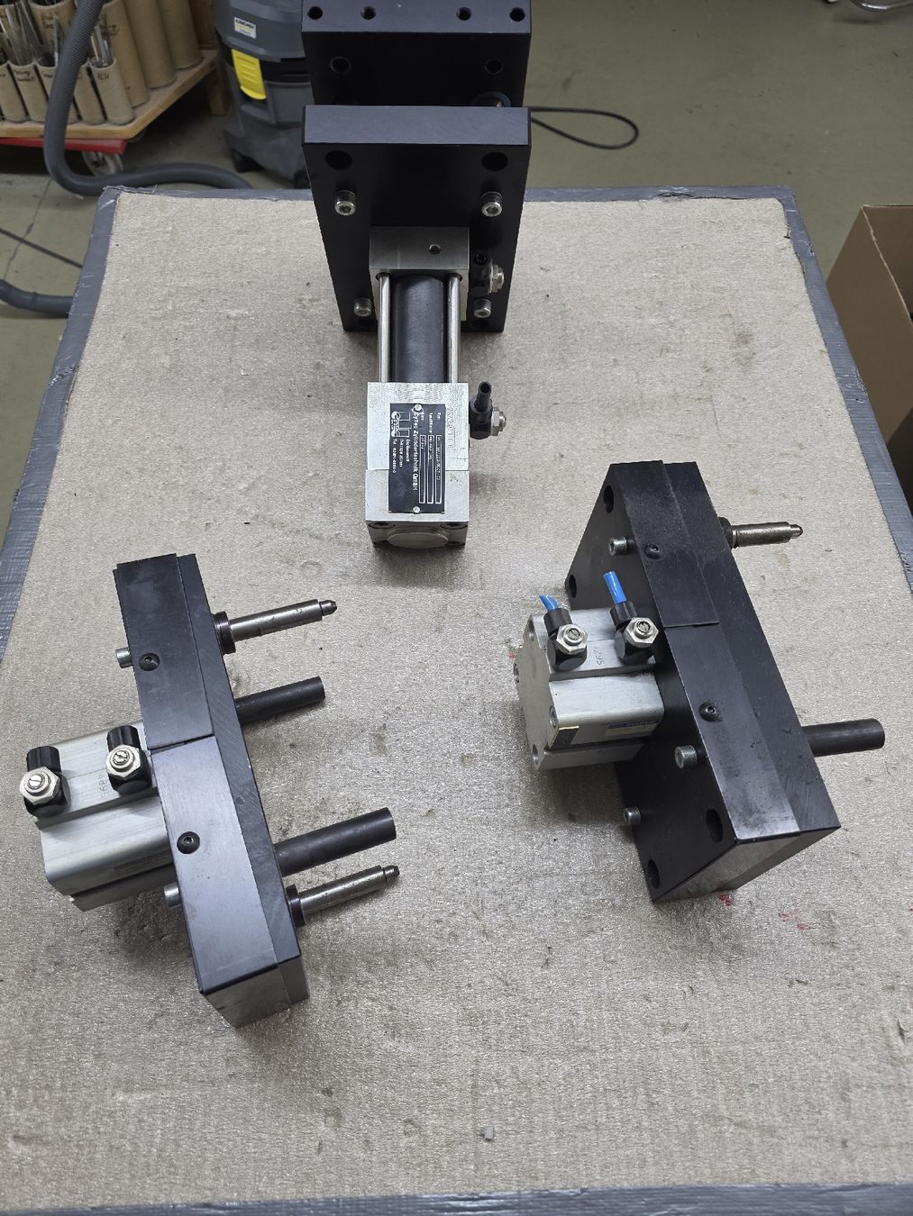 Altre forniture industriali: 3Stk. Pneumatik Zylinder – Usato da Rüti ZH venduto da Madeira14