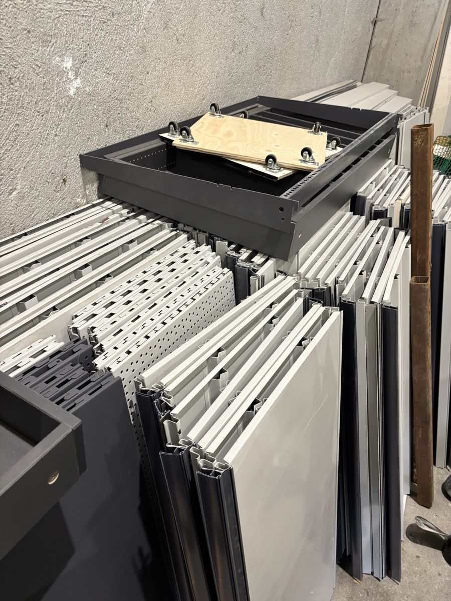 Scaffali: TEGO Metall Verkaufsregalsystem – Usato da Flüelen venduto da Abwe18 2