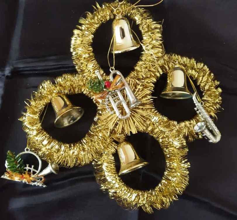 Tutte le decorazioni: Goldiger Weihnachtskranz mit Musikinstrumenten & Glocken – Nuovo (secondo la descrizione) da Zürich venduto da 1-2-3-Kaufen 6