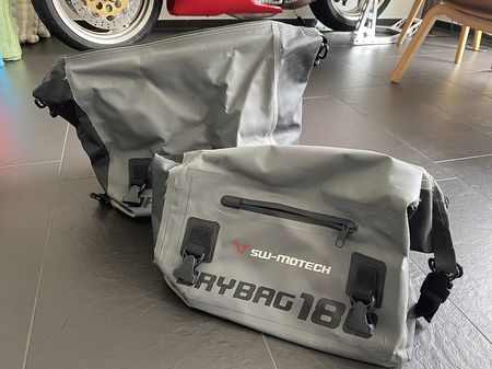 2 wasserdichte SW-Motech Töff-Gepcktaschen