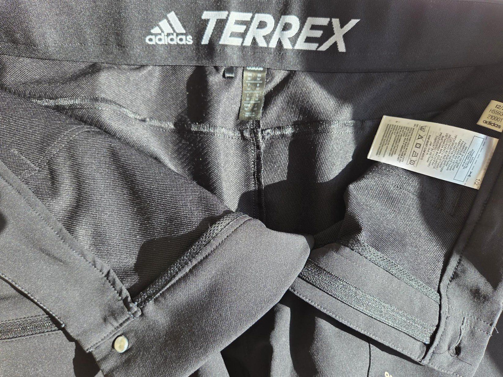 Adidas Pantaloni: Adidas Herren Shorts schwarz Gr. 52 – Nuovo (secondo la descrizione) da Engelberg venduto da ben_w6lm 2