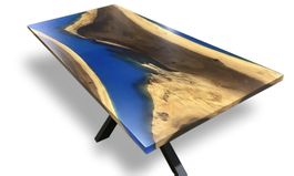 Grosser Flusstisch aus Suar Holz und blauem Harz 200 cm