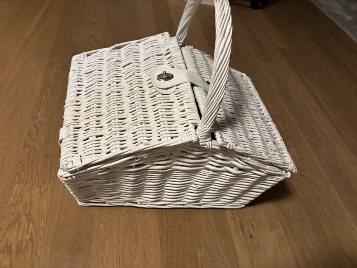Altro per la casa: Picknickkorb mit Inhalt – Usato da Luzern venduto da sumsili