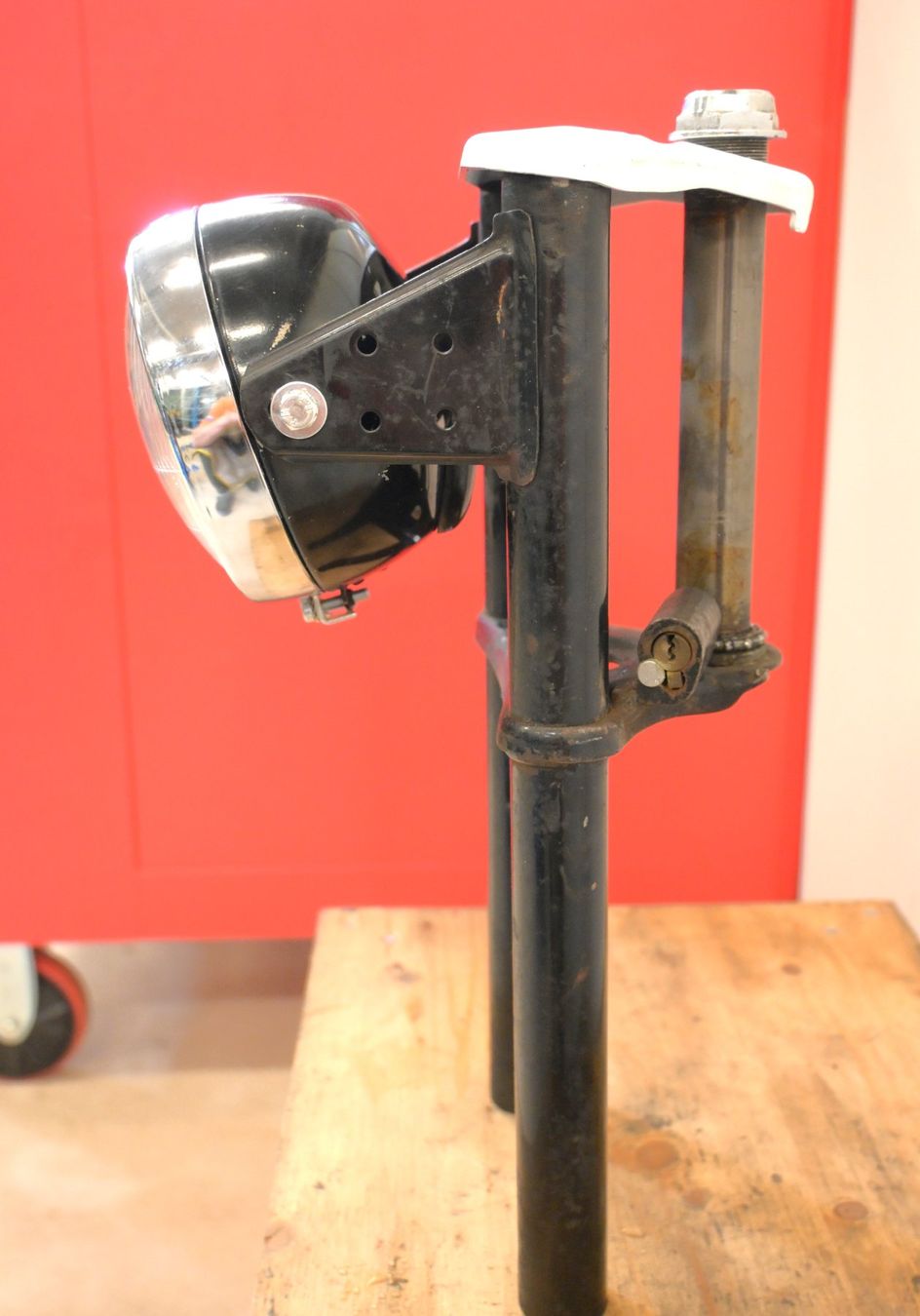Puch Parti ricambio per ciclomotori: Puch Maxi Gabel mit Lampe CEV 105 rund – Usato da Schwellbrunn venduto da Morise 2