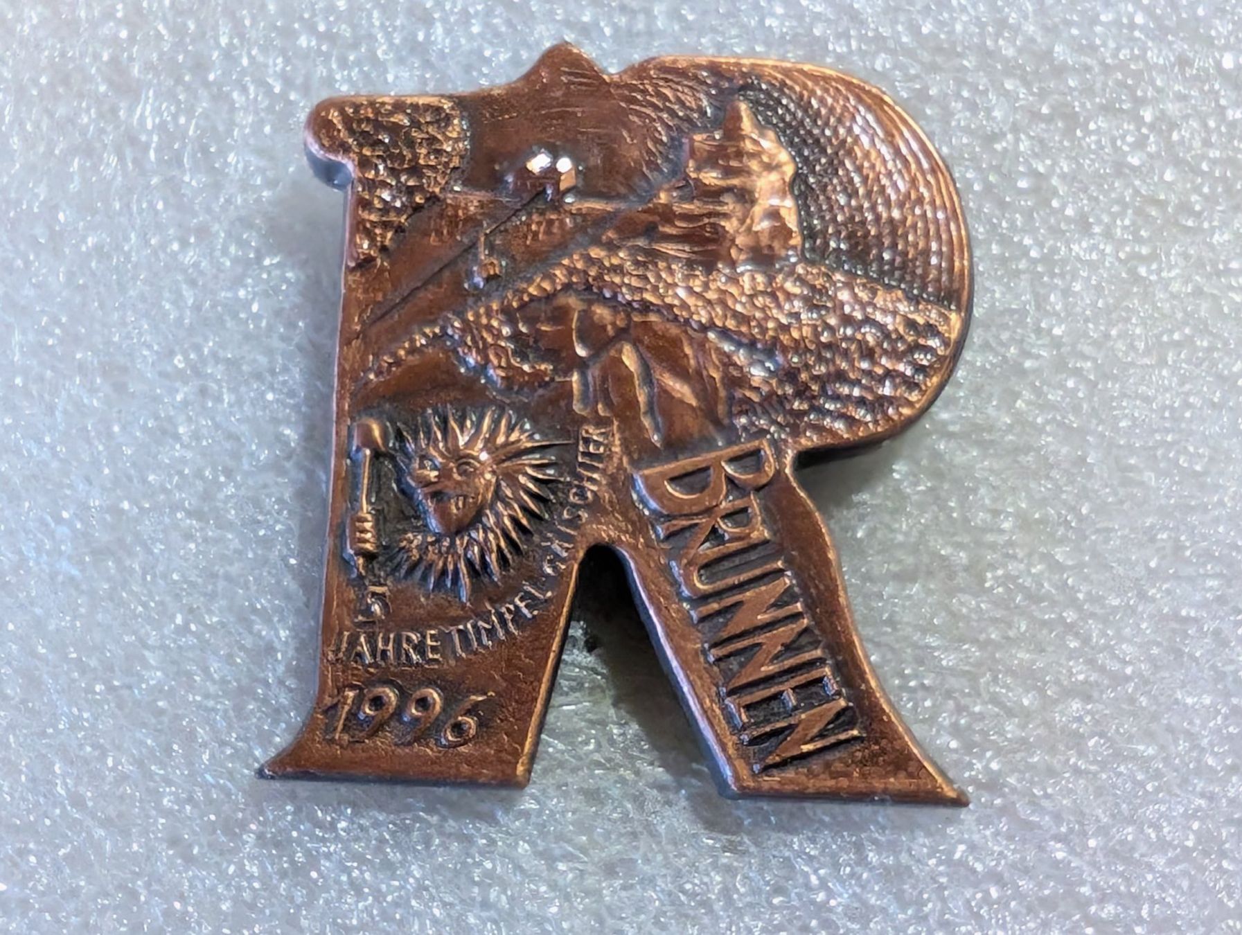 Plaquettes & Badges: Fasnachtplakette 81: Brunnen – D'occasion à Oppligen par Pin-Fall-Shop