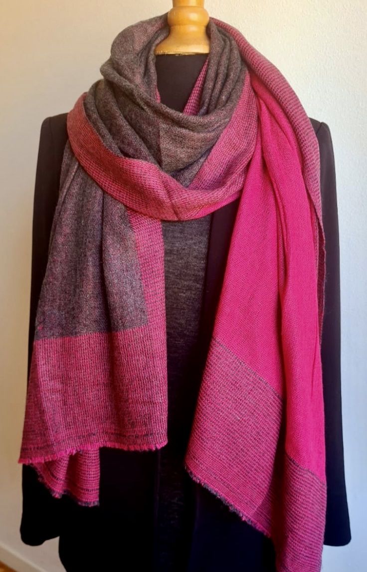 Foulard & Sciarpe: Châle cachemire double face bicolore – Nuovo e nell'imballaggio originale da Coffrane venduto da Luxary_16 1