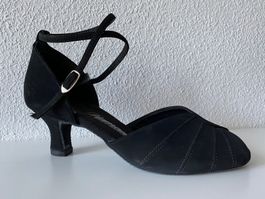 DamenTanzschuhe schwarz Grösse 37.5 in Leder