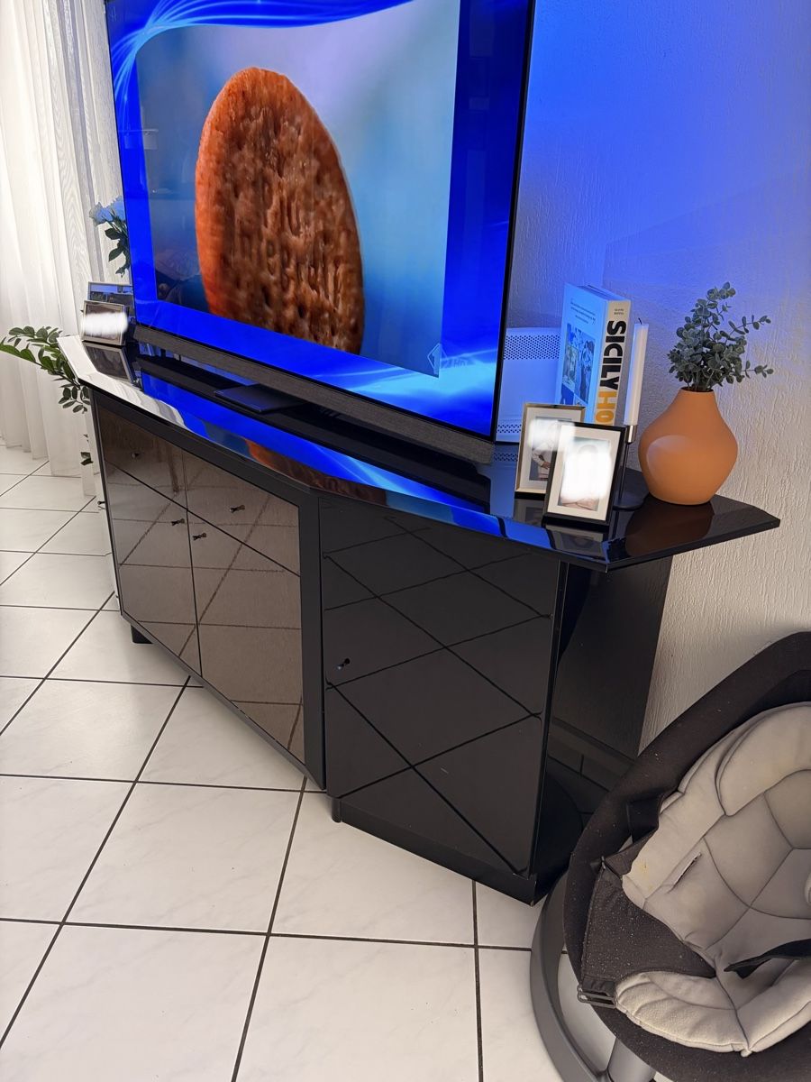 Mobili TV: Edles TV-Lowboard Schwarz-Hochglanz – Usato da Niederwangen BE venduto da Swiss_Buyer7 2