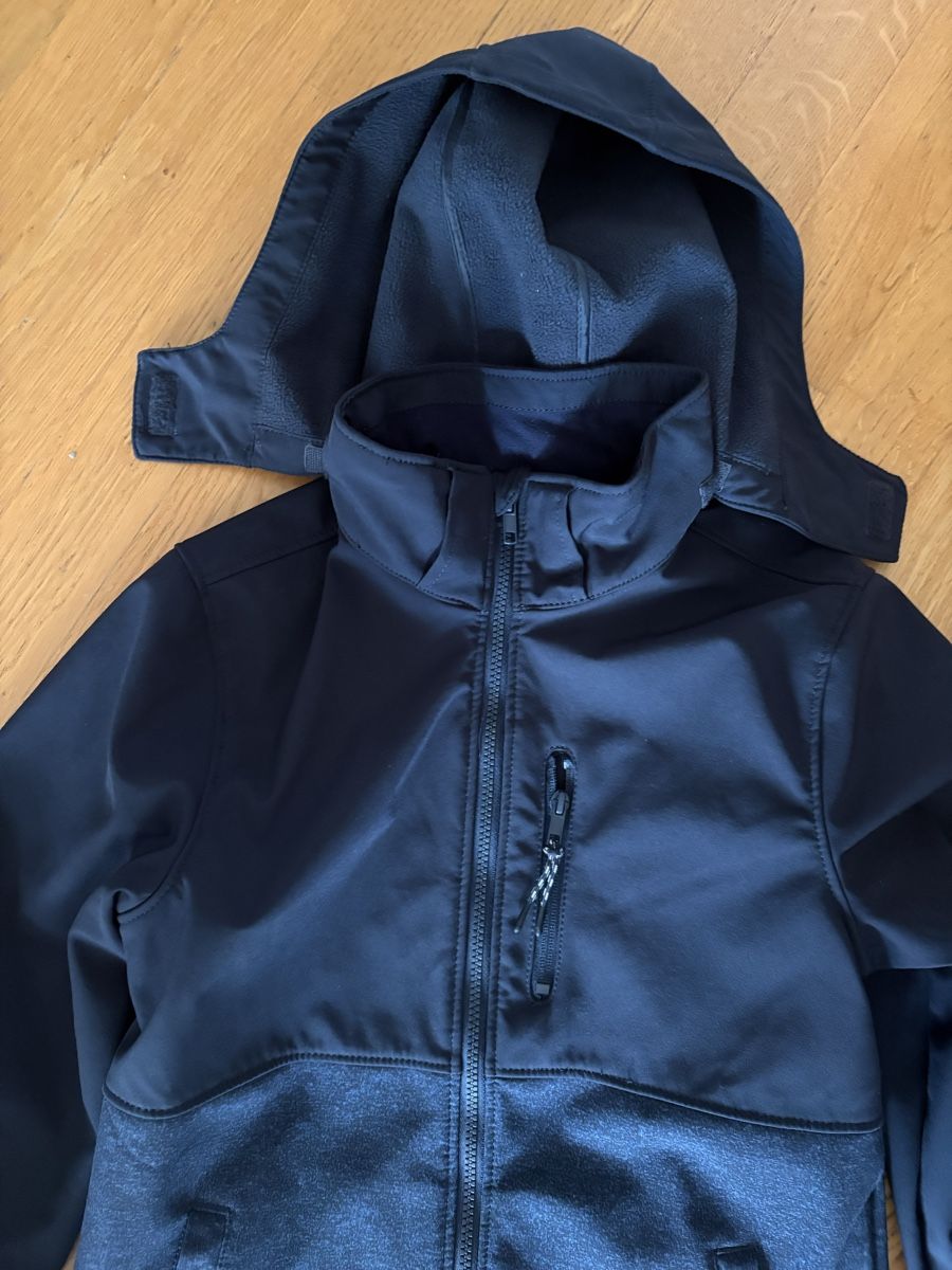 H&M Giacche & Cappotti: Softshelljacke dunkelblau / schwarz Gr 158 / Jungs – Usato da Beromünster venduto da msklef 5