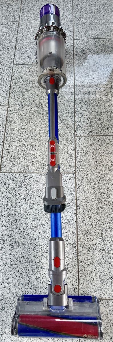 Dyson Staubsauger & Zubehör: Dyson V11 mit Zubehör – Gebraucht aus Reinach AG von sabaton63