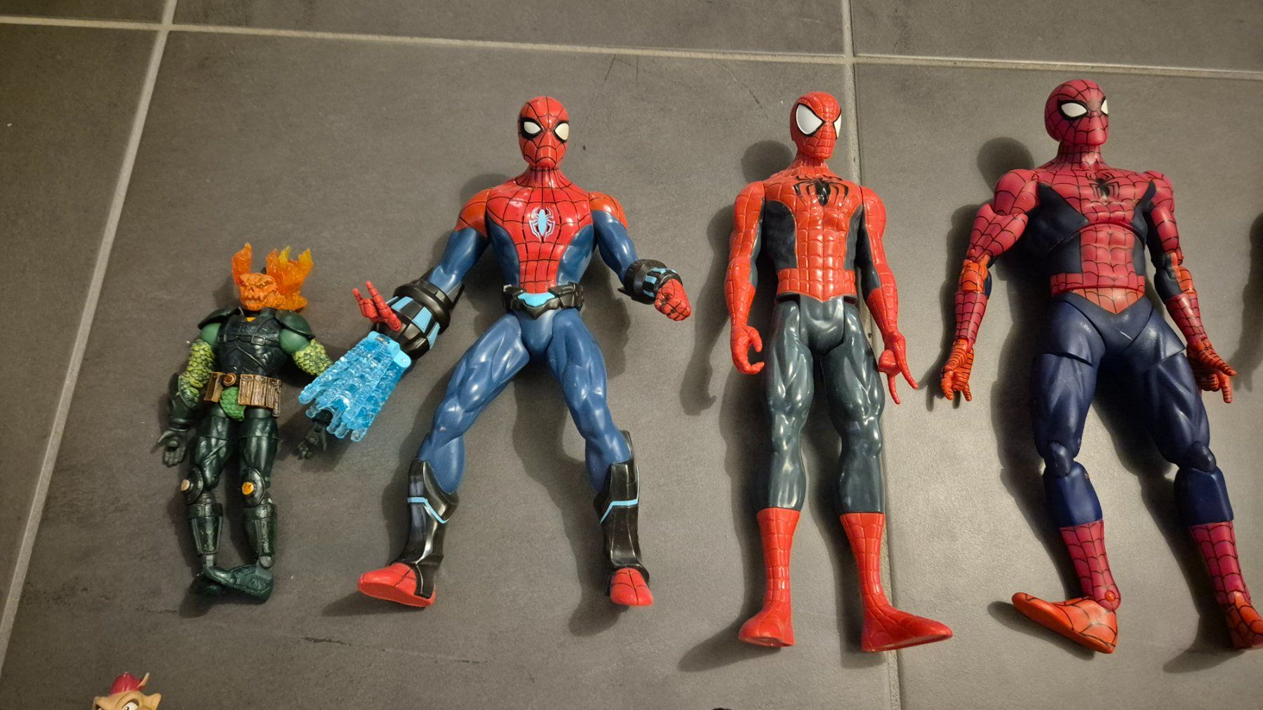 Giocattoli: 16 figurines, Marvel, Comics, Maître de l'univers, etc – Usato da Daillens venduto da zaporogue 2