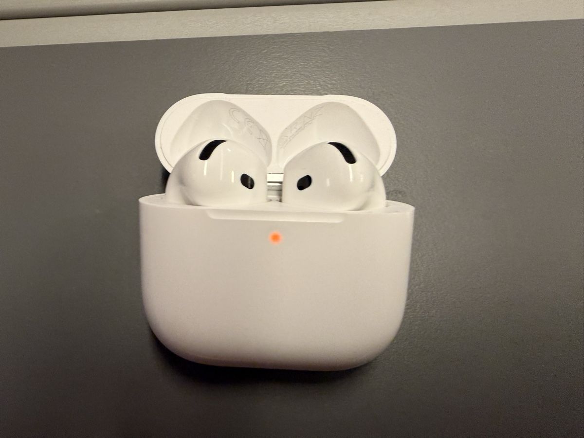 Apple Cuffie: Apple AirPods 4 mit Case ohne ANC – Usato da Zürich venduto da chr_fgf7 1