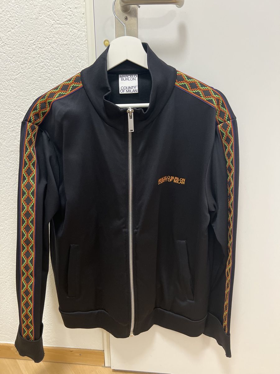 Marcelo burlon Jacken: Marcelo Burlon Herren Trainingsjacke  Gr. S – Neu (gemäss Beschreibung) aus Hünenberg See von MM_9000 1