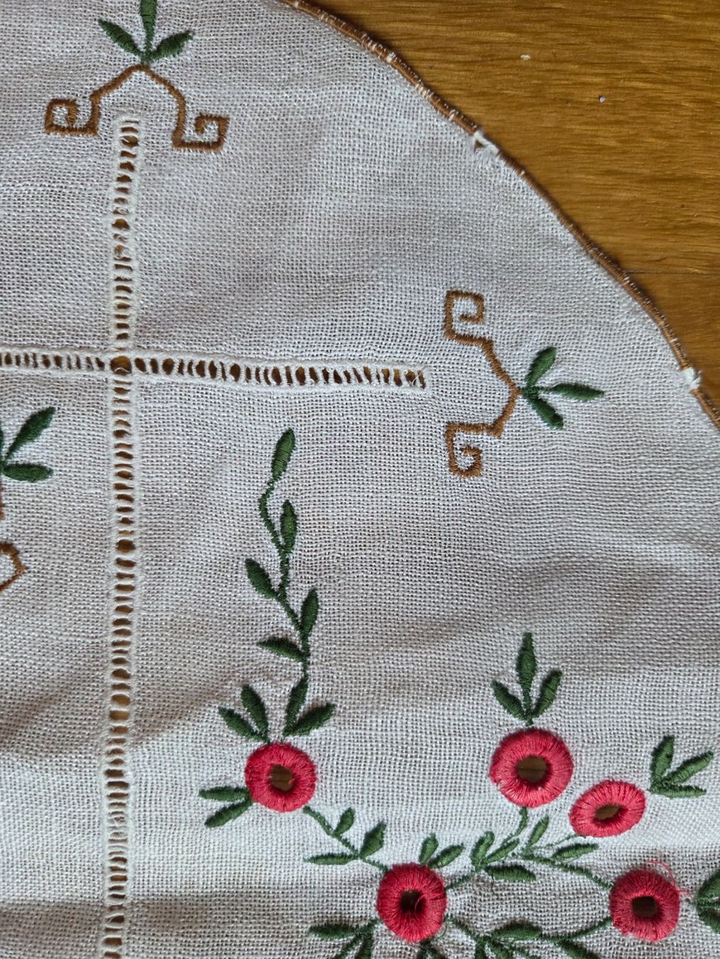 Tutte le decorazioni: Handgestickte Tischdecke, oval, Vintage – Usato da Zürich venduto da Pinga05 2